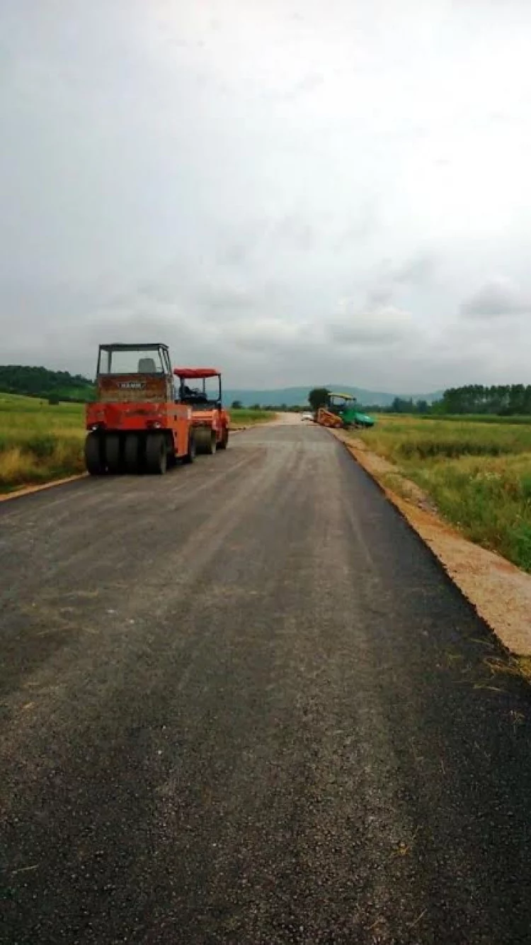 Derince’de köy yolları asfaltlanıyor