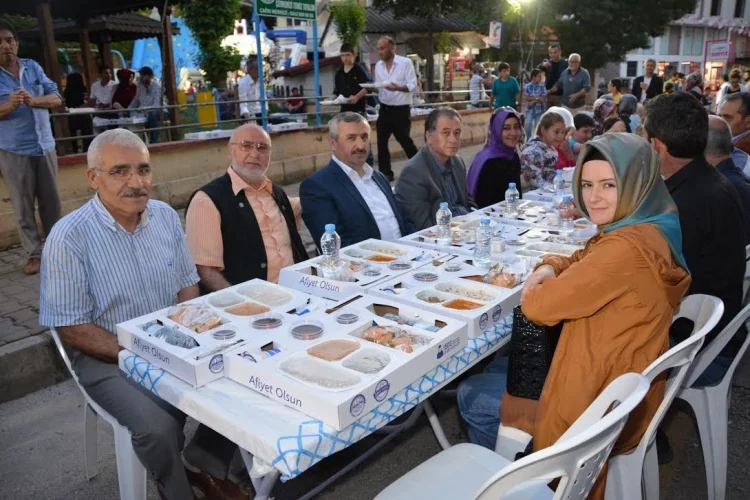 Fatih'de mahalle iftarı