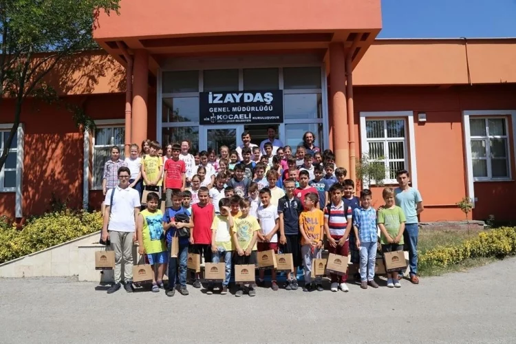 İZAYDAŞ, TÜGVA Yaz Okulu öğrencilerini ağırladı