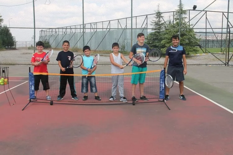Yazın en güzel sporu tenis Spor Okulları’nın vazgeçilmezi
