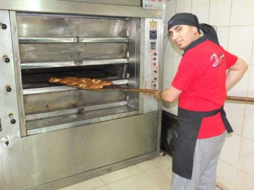 Sokakta simit satıyordu, şimdi patron oldu