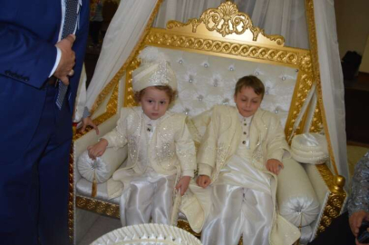 Ahmet Musa ile Emir artık delikanlı