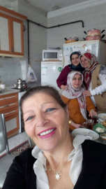 Ayla Abla, sevenleriyle...