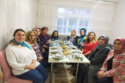 Ak Kadınlar; evlere misafir oluyor