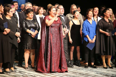 Kocaeli Şehir Tiyatroları 25. yılını kutladı