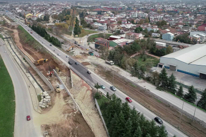 D-100 güney yan yolda kaldırım  ve otokorkuluklar yapıldı