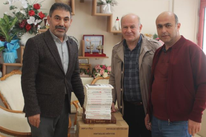 EMNİYET ÖNCEKİ DÖNEM MÜDÜRÜ’NDEN KİTAP DESTEĞİ