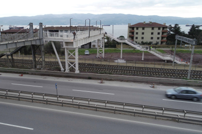 Körfez Şirinyalı yaya üstgeçidi tamamlanma aşamasına geldi