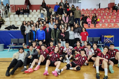 YENİ KURULAN GÖLCÜK BELEDİYESPOR ERKEK VOLEYBOL TAKIMI İLK MAÇINDA GALİP