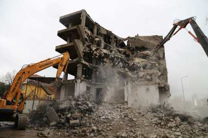 Bir yılda Kocaeli’de 100 bina yıkıldı