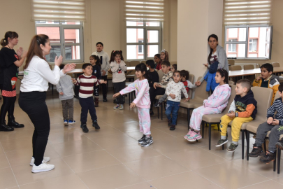 DEPREM ÇOCUKLARININ YÜZLERİ GÜLDÜ