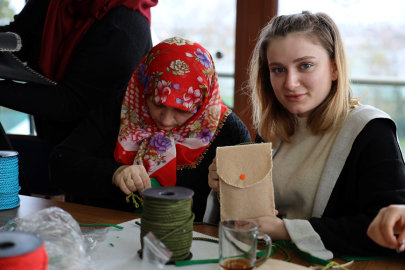 Atölye etkinlikleriyle hayata tutunuyorlar