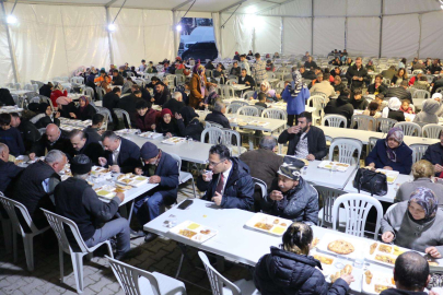 İlk iftarı ‘Kardeşlik Çadırı’nda açtılar