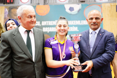 Körfez’de Liseler Arası Voleybol Turnuvası çekişmeli geçti