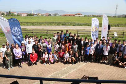 GÖLCÜKLÜ GENÇLER 19 MAYIS COŞKUSU İLE KOŞTU