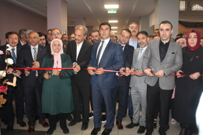 ŞEHİT KÜTÜPHANESİ MİTİNG HAVASINDA AÇILDI