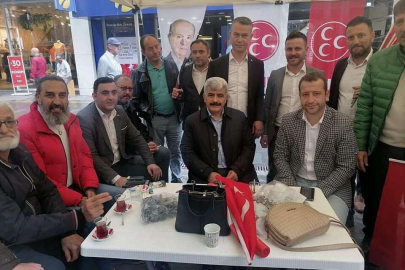 Hülagü’den MHP standına ziyaret