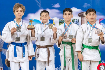 Minik judocular gelecek vaat etti