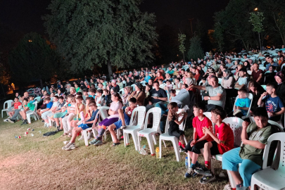 AÇIK HAVADA SİNEMA KEYFİ GÖLCÜK’TE BİR BAŞKA GÜZEL