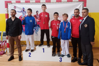 Körfezli karateciler Kartepe’de madalya bırakmadılar