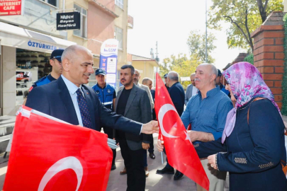 Körfez Belediyesi, Cumhuriyetin 100. Yılı için bayrak dağıttı