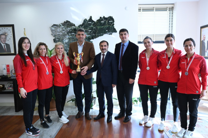 BAŞKAN KOCAMAN ÖĞRETMENLERİ TEBRİK ETTİ