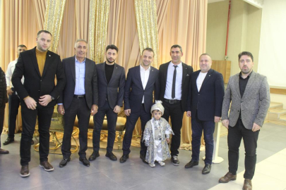 Vedat Kılıç, çocuklarını sünnet ettirdi