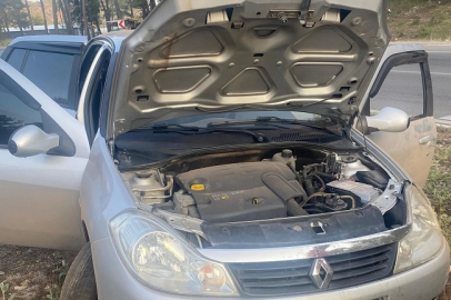 Antalya Kumluca’da araç refüje çarptı, 50 metre sürüklendi!