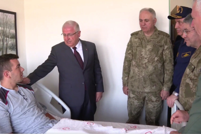 Metan gazından zehirlenen askerler GATA’da ziyaret edildi