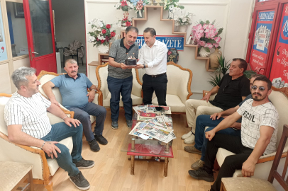 MHP’lilerden Mustafa Eranıl’a Sürpriz Doğum Günü Kutlaması