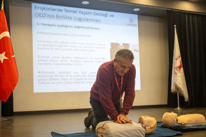 İzmir'de Bornovalı muhtarlara hayat kurtarmayı öğreten eğitim