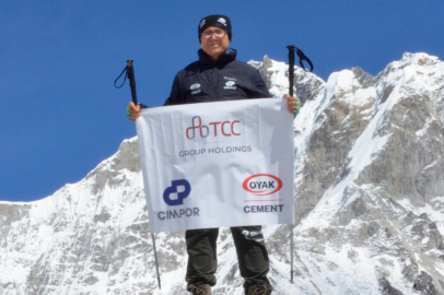 OYAK Çimento Adana Fabrika Direktörü Mustafa Turan, Everest Base Camp Tırmanışını Başarıyla Tamamladı