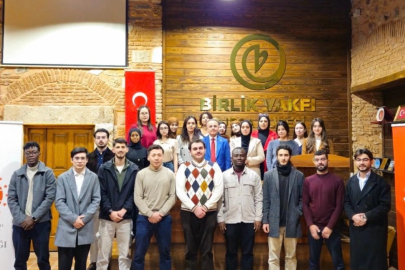 İletişim Başkanlığı Bursa Bölge Müdürü Gölbaşı'dan uluslararası öğrencilere 'Kamu Diplomasisi ve Medya' dersi