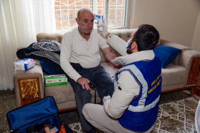 Diyarbakır'da yaşı ilerlemiş yurttaşlara evde bakım desteği