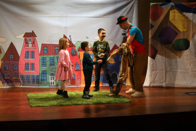 Sakarya'da bin 500 çocuğu tiyatroyla buluştu