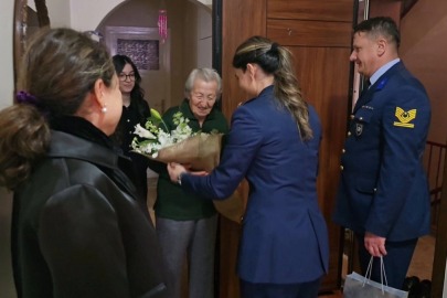 Ankaralı Hatice Güner’den Mehmetçiğe 195 el emeği boyunluk