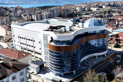 Kocaeli'de Derince Belediyesi yeni hizmet binası tamamlanıyor