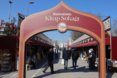 Sakarya'da Kitap Sokağı kitapseverlerin buluşma noktası oldu