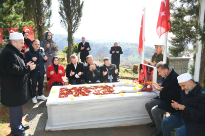 Trabzon'da Başkan Genç’ten Şehit Pilot Gençcelep'in kabrine ziyaret