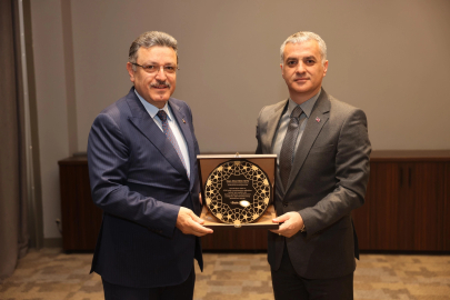 Trabzon'da Başkan Genç’e Yomra’dan teşekkür plaketi