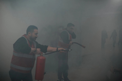 İzmir'de afetlere karşı tam hazırlık... Tatbikat gerçeği aratmadı