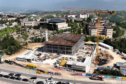 KOÜ Umuttepe Cami ve Otoparkı hızla yükseliyor