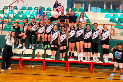 Körfez’in midi voleybolcu kızları şampiyon oldu