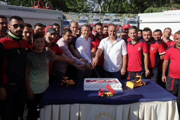 Büyükşehir “A Takımı” birinci hizmet  yılını pasta keserek kutladı