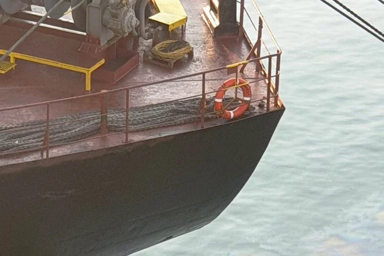 İzmit Körfezi’ni kirleten gemiye 8 milyon 415 bin TL ceza