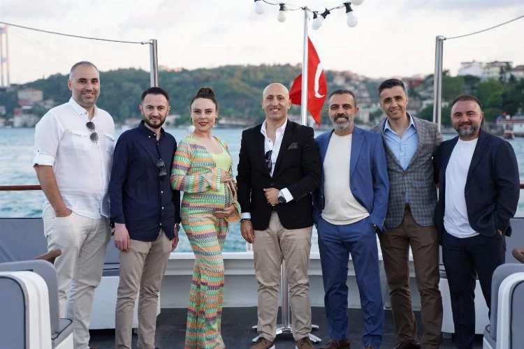 Türkiye Emlak Kulübü Derneği Kocaeli’de kuruldu  Boğazda yatta verilen yemekte bir araya geldiler